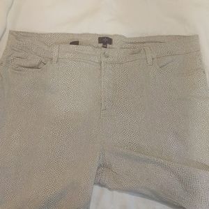 Ankle cut plus size jeans